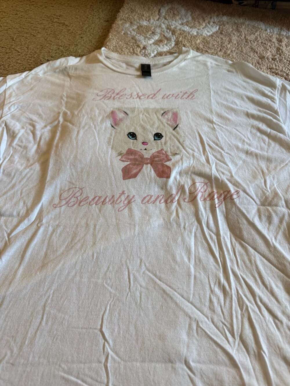 Lana Del Rey Gildan 'Blessed with Beauty and Rage' Graphic Kitten T-Shirt - Picture 6 of 7
